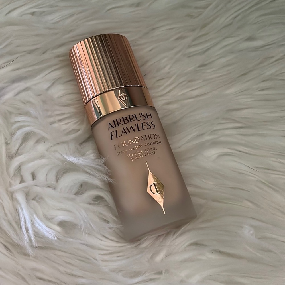 AIRBRUSH FLAWLESS FOUNDATION by charlotte tilbury